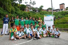 Entrega dotación deportiva niños venezolanos de Boston